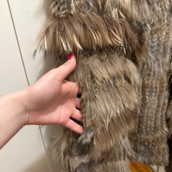 Women's Rabbit and Racoon Fur Vest - Picture 6 of 9